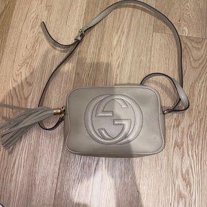 Never been worn Gucci purse 👜